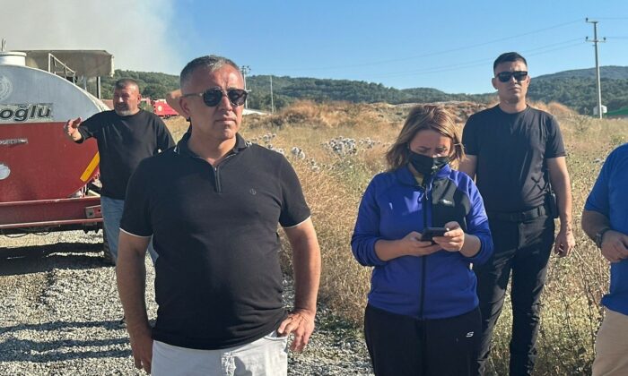 Yangın bölgesinde dumandan etkilenen Başkan Tekin hastaneye kaldırıldı