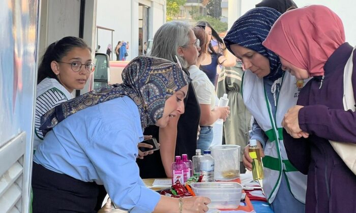 AK Parti üyelik standına büyük ilgi