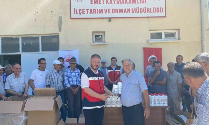Emet’te 52 arıcıya fümigasyon cihazı, oksalit asit ve formik asit dağıtıldı