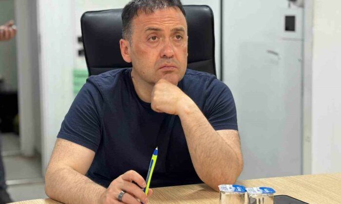Vali Sözer, gelişmeleri Yangın Yönetim Aracı’nda takip ediyor