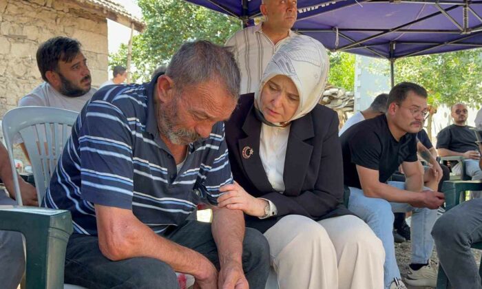 Bakan Yardımcısı Yenigün, şehidin babasına ve eşine başsağlığı diledi