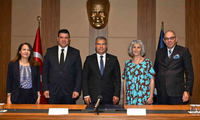 Anadolu Üniversitesi ile Kıbrıs Doğu Akdeniz Üniversitesi arasında iş birliği protokolü imzalandı