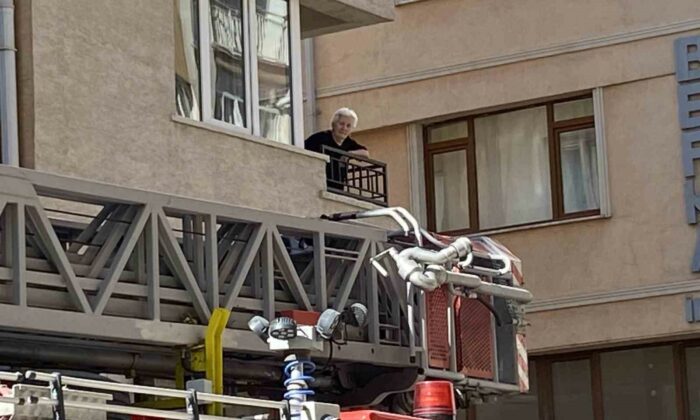 Fırın bacasında yangın çıktı, mahalleli o anları endişeyle izledi