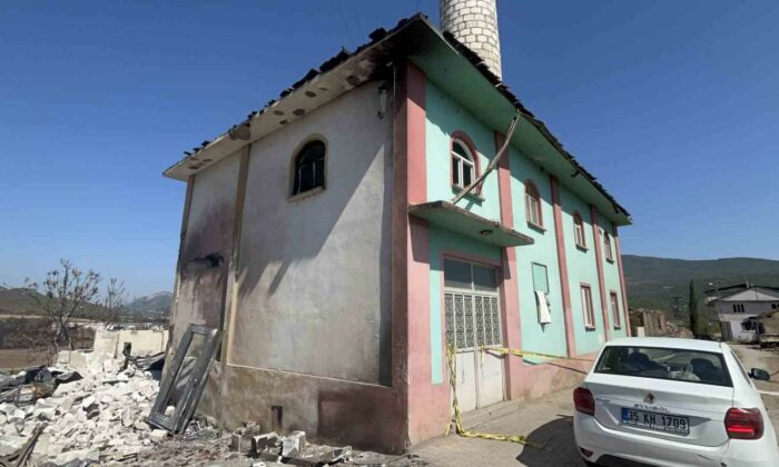Köy kül oldu, caminin içi sağlam kaldı