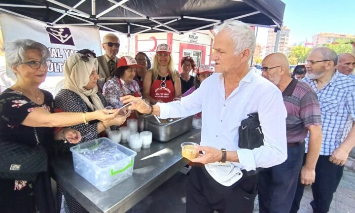 Kütahya Sosyal Yardım ve Kültür Vakfı’ndan aşure ikramı
