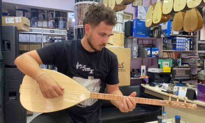 Her köşesi farklı ağaçtan olan bağlama