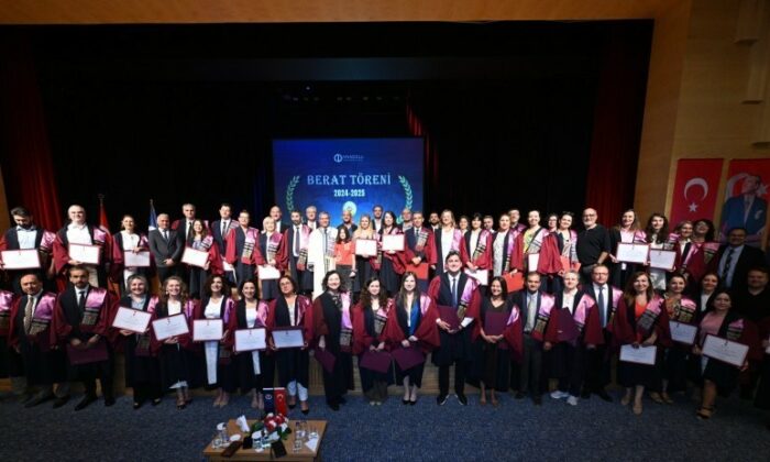 Yeni profesörler ve doçentler beratlarını aldı