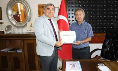 Sünnetci’den YKS şampiyonlarının çıktığı okullara ziyaret