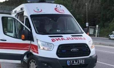 Kontrolden çıkan motorlu bisiklet devrilirken, sürücüsü yaralandı
