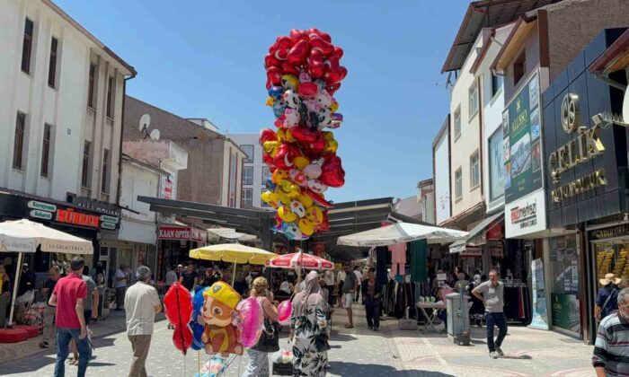 Bu ilçede 45 bin olan nüfus yazın 200 binlere çıkıyor