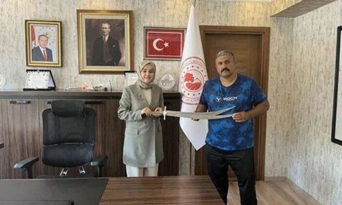 Yangın bölgesinde gönüllü mücadele edenler tebrik