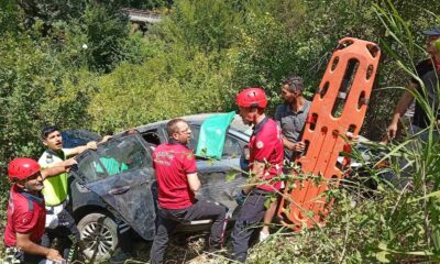 Bozüyük’te şarampole devrilen otomobildeki 3 kişi yaralandı