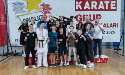 Eskişehirli sporcular karate turnuvasında kürsüden inmedi