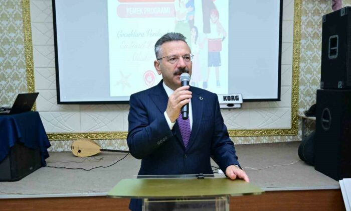 Vali Aksoy, koruyucu ailelerle bir araya geldi
