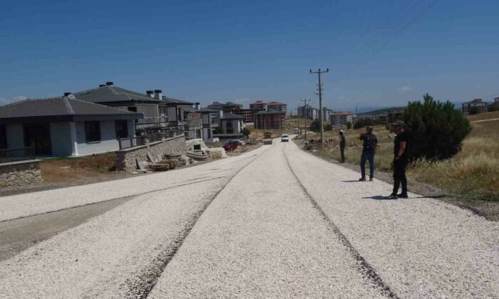 Yeni yerleşim alanlarında asfaltlama çalışması yapılıyor