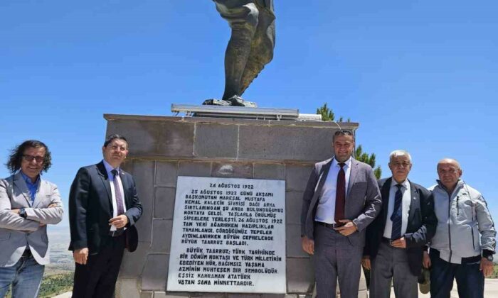 Başkan Zor: “Kocatepe’yi bütün gençlerimiz gelip, görmeli”