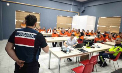 Sanayi işletmesi çalışanları jandarma ekiplerince bilgilendirildi