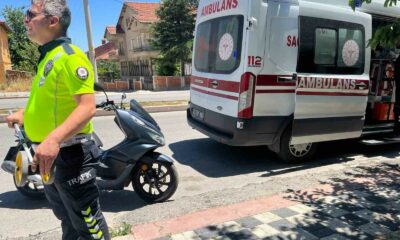 Tavşanlı’da motosiklet ile bisiklet çarpıştı: 3 yaralı