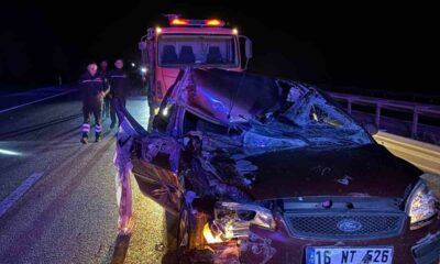 Tırla çarpışan otomobilde 4 kişi yaralandı