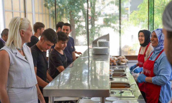 Kent Lokantasında vatandaşlarla bir araya geldi
