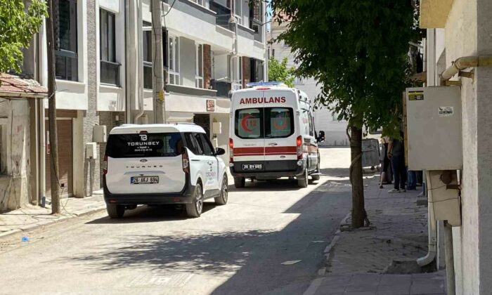 İkinci kattan düşen küçük çocuk hastaneye kaldırıldı