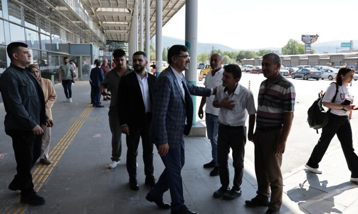 Kütahya Belediye Başkanı Eyüp Kahveci, otobüs terminalinde incelemelerde bulundu