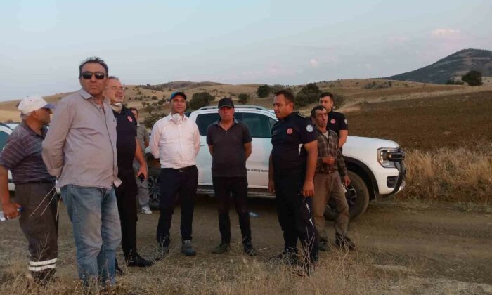 Tarla ve ormandan oluşan 2 bin dekarlık alanın kül olduğu yangın kontrol altına alındı