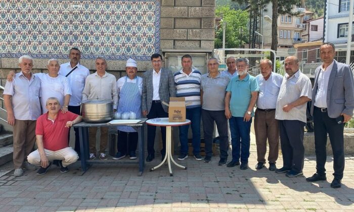 Başkan Kahveci, İstiklal Mahallesi’ndeki aşure etkinliğine katıldı