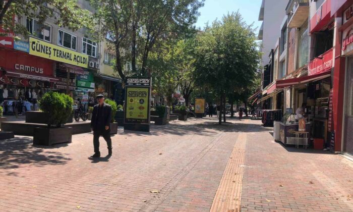 Sıcak havalarda kent merkezi boş kaldı