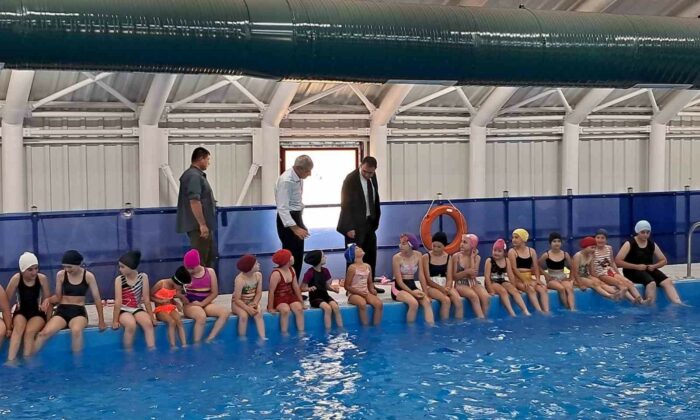 Pazaryerili çocuklar ilk defa havuzla tanıştı