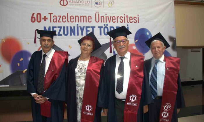 Kıbrıs gazileri 72 yaşında üniversiteyi bitirip kep attılar
