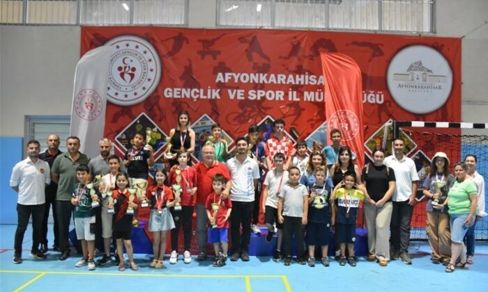 Afyonkarahisar’da 15 Temmuz Anısına Satranç ve Eskrim turnuvaları düzenlendi