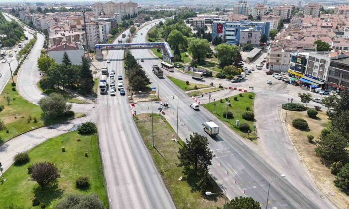 Tepebaşı kavşağı kapatıldı, kent içi toplu taşıma güzergâhları değişti