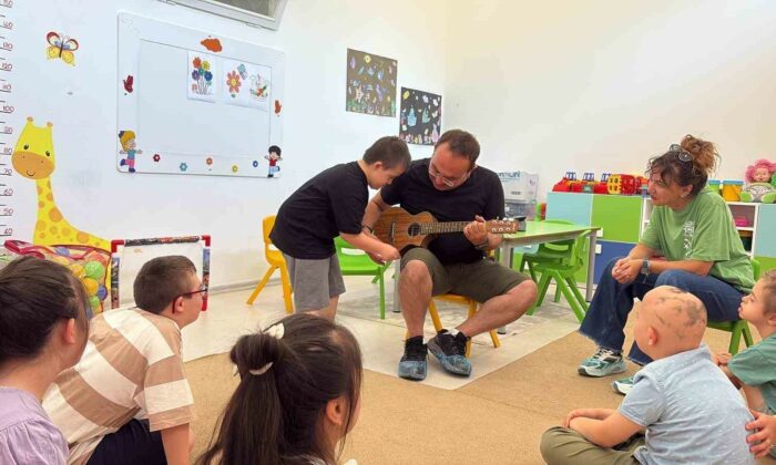 Odunpazarı Belediyesi’nden engelli bireylere drama atölyesi