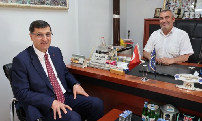 Başkan Eyüp Kahveci’den hacdan dönen muhtarlara ziyaret