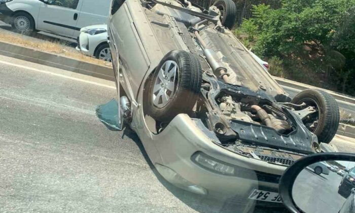 İki otomobil çarpıştı, 3 kişi yaralandı