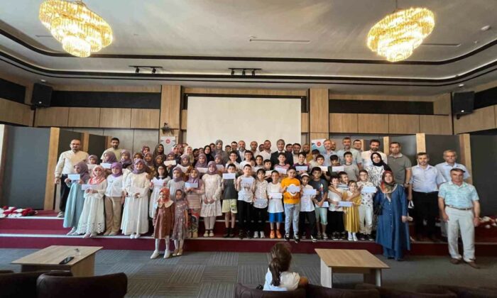 Kütahya’da ’Örgün Eğitimle Birlikte Hafızlık Projesi’ öğrencileri ödüllendirildi