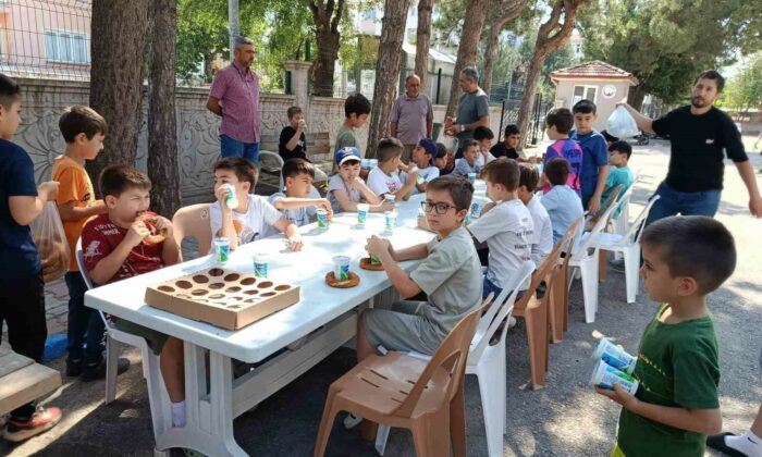 Simav’da Yaz Kur’an Kursu öğrencileri yapılan ikramlarla ödüllendiriliyor