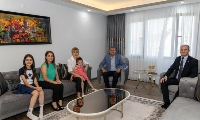 İl Müdürü Yılmaz’dan ve eşinden gazi Halil Er ve ailesine ziyaret