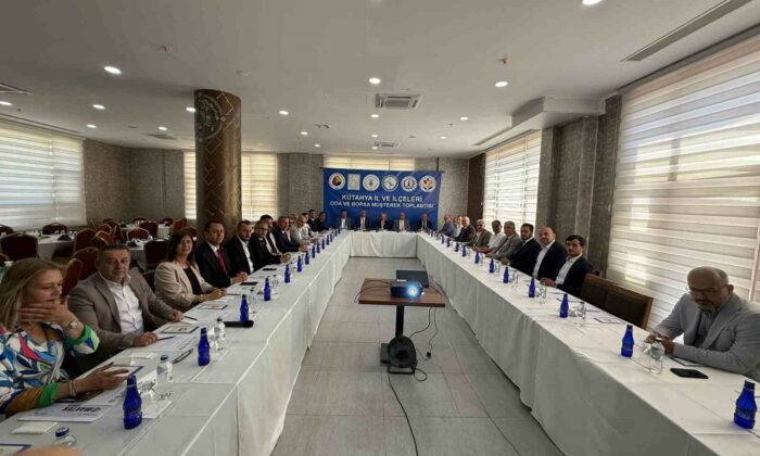 Kütahya ekonomisi Gediz’de masaya yatırıldı