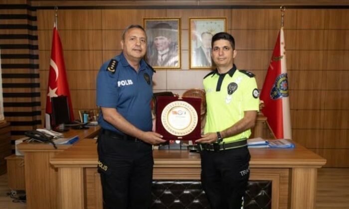Komiser Fatih Sanay’a teşekkür plaketi