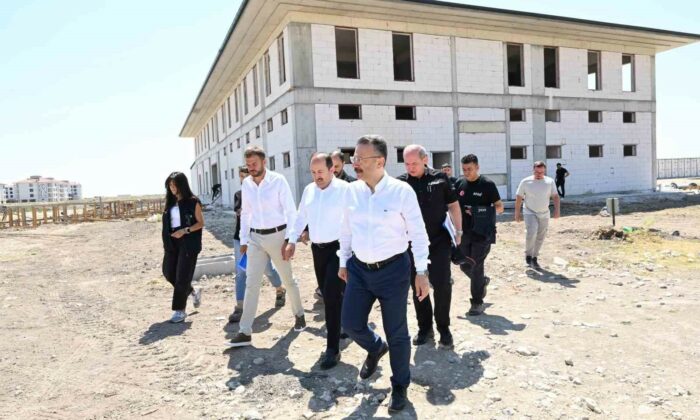 Vali Aksoy, AFAD’ın yeni hizmet binasını inceledi