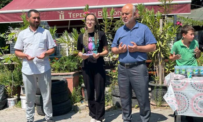 Vefat eden oğlu için Kur’an kursu öğrencilerine ikramda bulundu