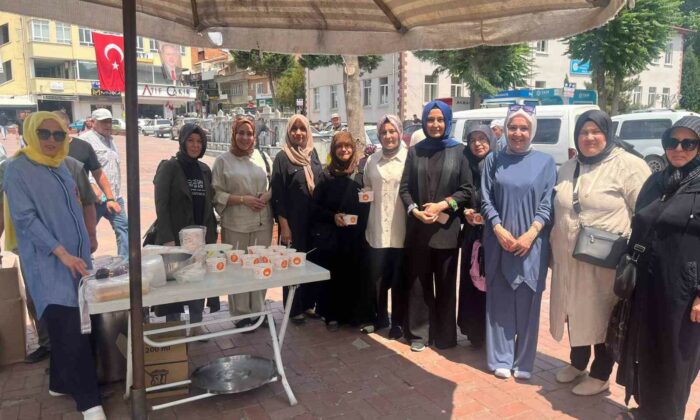 AK Parti Tavşanlı İlçe Teşkilatı’ndan aşure ikramı