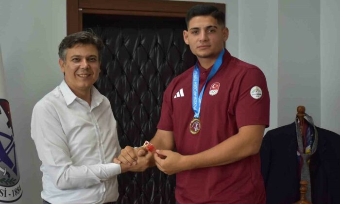 Şampiyon sporculardan Söğüt Belediyesi’ne ziyaret