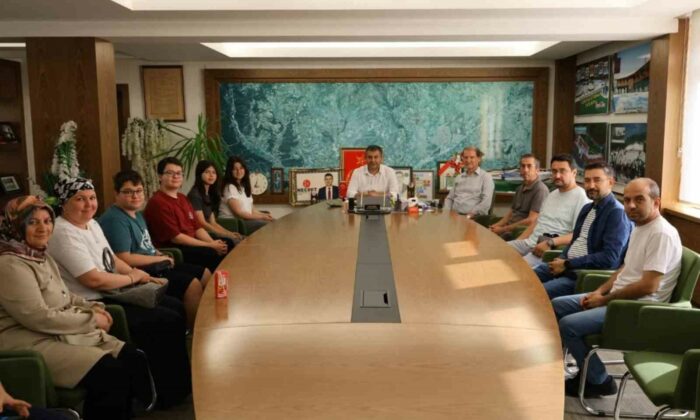 Gediz’in LGS gururları Başkan Akel tarafından ödüllendirildi