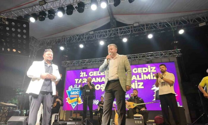 Geleneksel Tarhana Festivali’nde Hüseyin Kağıt, Gedizlileri coşturdu