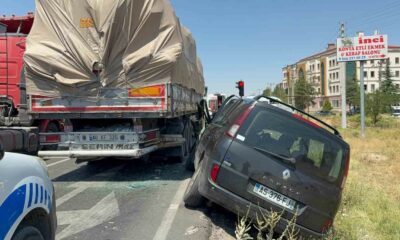 Tıra arkadan çarpan yabancı plakalı otomobil sürücüsü yaralandı