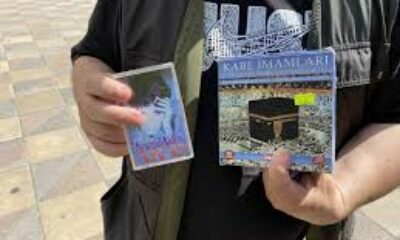 Yıllardır sokak sokak dolaşıp kaset satmaya çalışıyor