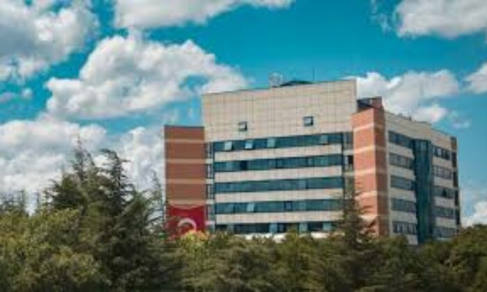 Açıköğretimde programlar devam ediyor, fakülteler birleşti